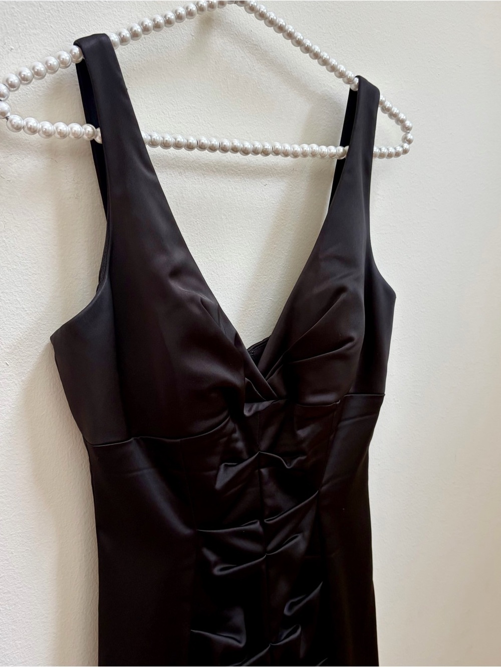 Vintage Cache Black Satin Hourglass Midi Dress with V-Neck - Picture 3 of 5